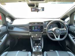 室内もルームクリーニング済みですので、ご自由にご覧頂けます。まずはご来店頂き、運転席に座ってみて下さいね。シートの座り心地も大事なポイントですよ。