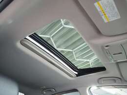 ☆開放感溢れるサンルーフ付きでドライブが一層楽しくなります♪♪