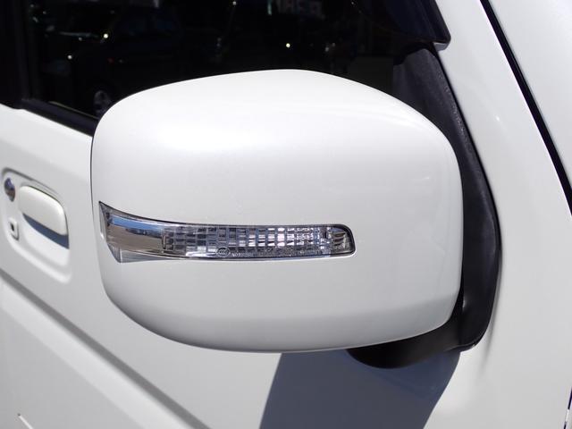 【LEDサイドターンランプ付ドアミラー】右左折の際、斜め後方からの視認性がいい！ましてや高級感もあるしオシャレでカッコいいですよね！！