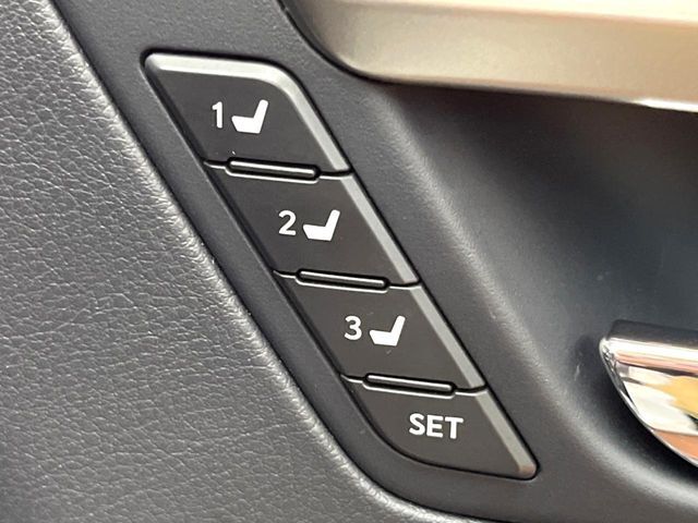 【メモリーシート】ドライバーごとに設定したシート位置を記憶して、ボタン一つで切り替えできる便利な機能！運転する方が複数名いらっしゃるご家庭におすすめです♪