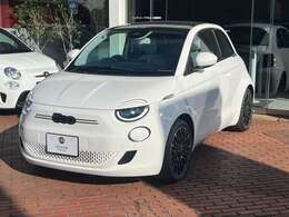 コンパクトなボディーでオシャレなEV車です！