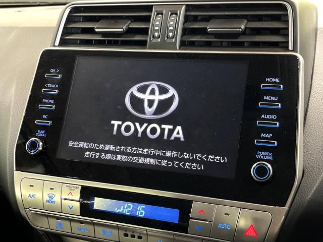 【メーカー純正ナビ】インテリアに溶け込むスタイリッシュな「専用設計」メーカーナビを装備♪視認性や操作性など基本性能にも優れ、より上質なカーライフをお楽しみいただけます。