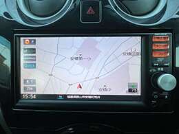 ナビが装備されてますので初めて訪れる場所でも迷わずに目的地に到着できますね♪長距離ドライブでCDも聞くことが出来るので、ドライブも一層楽しくなりますよ♪