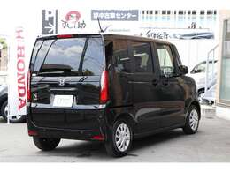 ボディーサイドから流れるキャラクターラインをテールゲートへとつなぐデザインにより、エクステリア全体に統一感を持たせています。