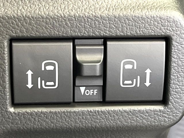 【両側パワースライドドア】スマートキーや運転席のスイッチで後席両側スライドドアの開閉が可能♪電動だから力を入れてドアを開ける必要が無く、小さなお子様でも簡単に開け閉めでき快適です♪