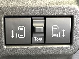 【両側パワースライドドア】スマートキーや運転席のスイッチで後席両側スライドドアの開閉が可能♪電動だから力を入れてドアを開ける必要が無く、小さなお子様でも簡単に開け閉めでき快適です♪