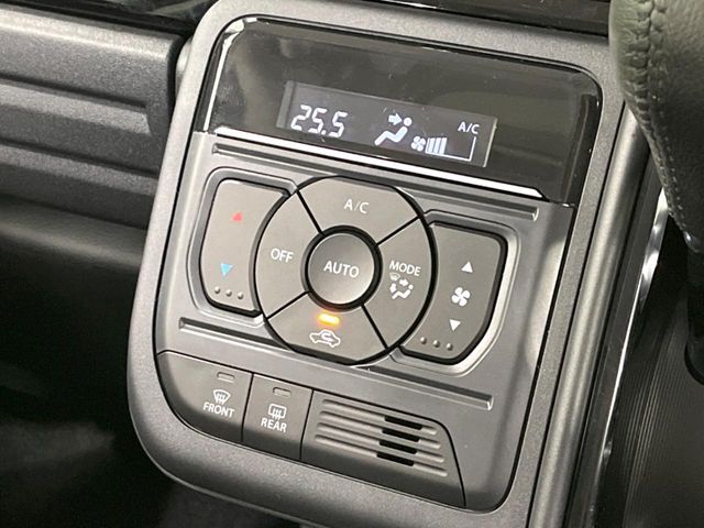 【オートライト】周りの明るさに応じて自動でヘッドライトの点灯・消灯ができる機能です！ライトの付け忘れ・消し忘れなどが無くなり、雨の日や夕方の走行も安心！トンネル通過時も便利ですね♪
