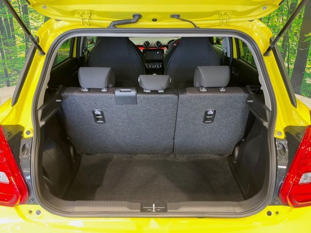 普段のお買い物や通勤、送迎等に十分な荷室スペースを確保しております。セカンドシートを倒すと、大きな荷物の積載も可能です♪