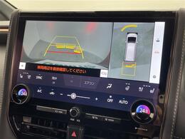 【パノラミックビューモニター】クルマを真上から見下ろした視点で駐車をサポートします！クルマの斜め後ろや真横など、いち早く障害物に気が付くことができます。