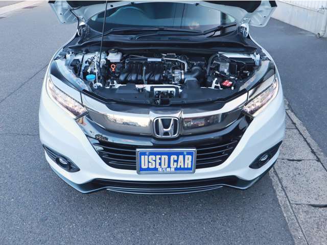 ハイブリッド車　補機バッテリー2024年10月交換歴有　LEDオートライト　フォグランプ　衝突被害軽減ブレーキ　レーンキープアラート　タイミングチェーン！エンジンルームもこんなにキレイな状態です！