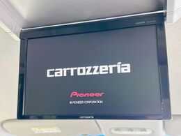 【フリップダウンモニター】大画面モニターで後席でもエンタメをお楽しみいただけます。小さなお子様にも大人気の装備です♪