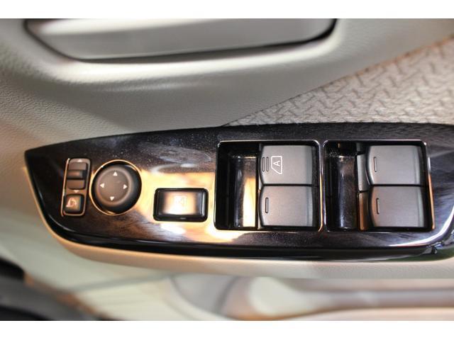 運転席のスイッチの窓で開閉ができます！