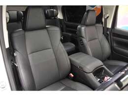 合成革の高級感溢れるシートです！！パワーシート、シートヒーター＆シートクーラー便利な装備が充実しています！！高級感溢れる車内空間をお楽しみください♪