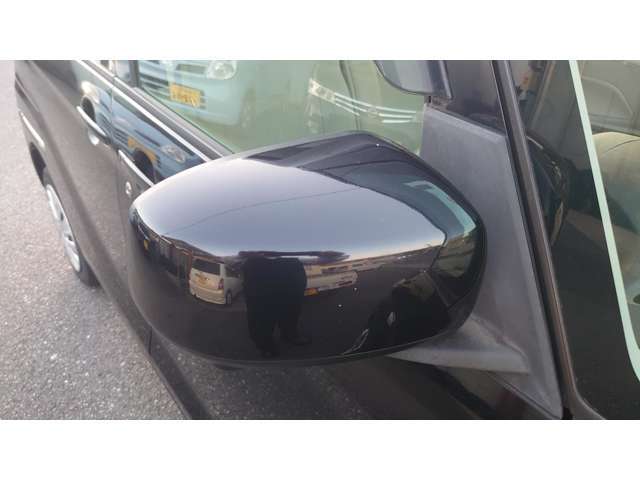 当店は車両整備・鈑金塗装の自社工場完備しております。傷、凹みの修理や事故による保険修理、対応など当店在中の自動車車体整備士にてお任せ下さい！！