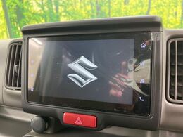 【ディスプレイオーディオ】お持ちのスマホやMP3プレイヤーとの無線接続で音楽再生が可能！コードで繋ぐわずらわしさも無く、手軽にお気に入りの音楽を楽しめます。