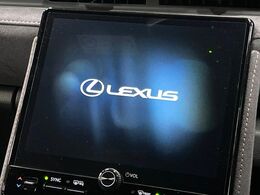 【9.8インチ　ディスプレイオーディオ】大画面のディスプレイはAppleCarPlayやAndroidAutoが利用可能。大きな画面でスマホナビアプリ等が利用いただけます♪