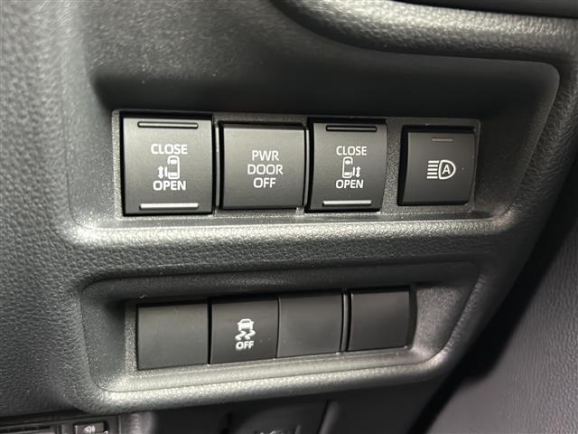 気になる車はすぐにお問い合わせください！画面右側の0066から始まる無料ダイヤルからお問い合わせ下さい！専門スタッフがお車のご質問にお答えいたします！