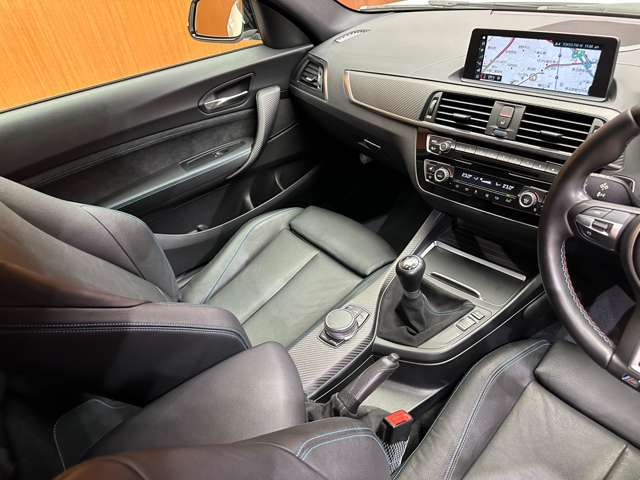 輸入車ディーラー採用のドライブレコーダーも選べます。万が一の事故の際のお守りとしていかがでしょうか？その他様々なオプションをご用意しております。