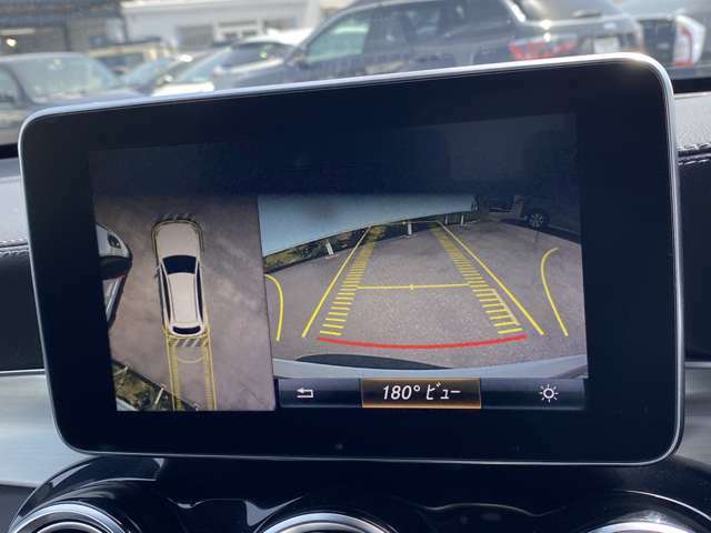 【360°ビュー】専用のカメラにより、上から見下ろしたような視点で360度クルマの周囲を確認することができます☆死角部分も確認しやすく、狭い場所での切り返しや駐車もスムーズに行えます。
