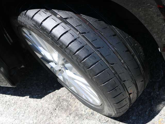 タイヤの溝もまだ十分残ております♪