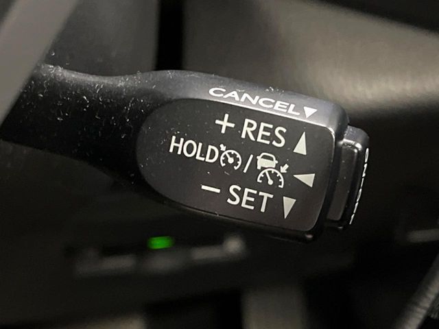 【レーダークルーズコントロール】高速道路での長距離走行が楽に！！自動で速度を保つクルーズコントロールが、衝突軽減システムと連携し、前方の車両を感知して車間を保つように速度調節してくれます！！