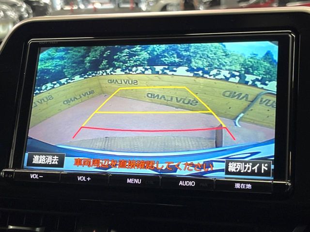 【バックカメラ】駐車時に後方がリアルタイム映像で確認できます。大型商業施設や立体駐車場での駐車時や、夜間のバック時に大活躍！運転スキルに関わらず、今や必須となった装備のひとつです！