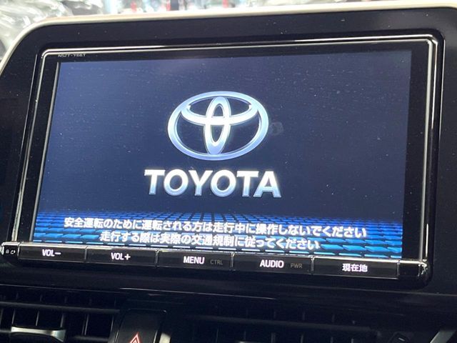 【大画面ナビ】人気の大型9インチナビを装備。存在感のある大画面はインパクト大！ナビ利用時のマップ表示は見やすく、テレビやDVDは臨場感がアップ！いつものドライブがグッと楽しくなります♪