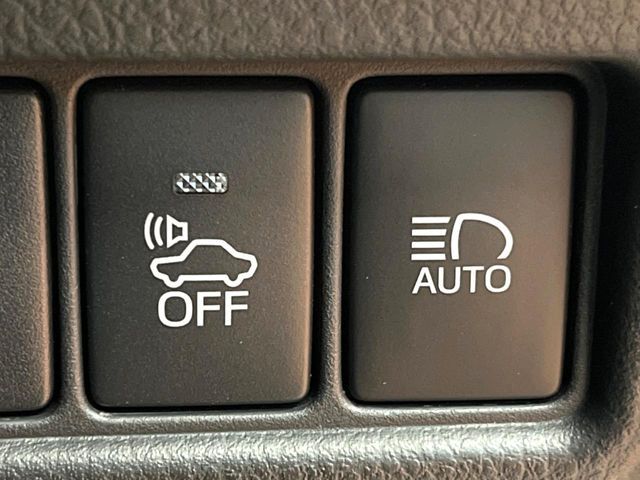 【オートマチックハイビーム】夜間の安全走行に役立つ便利な機能！先行車や対向車を検知し、ハイビームとロービームを自動で切り替えてくれます♪