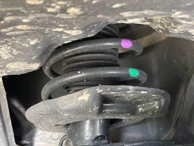お車を安心してお乗りいただく為には、足回りの定期点検が欠かせません。サービスサポート（有償保証）では無料点検もご提供しており、安心のカーライフをお過ごしいただけるサポート体制が整っています。