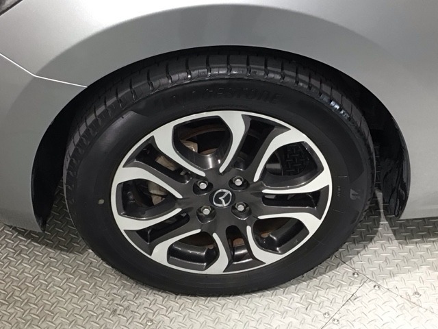 ご納車までの期間ですが、県内のお客様は1,2週間、県外のお客様は2,3週間ほどでご納車が可能となります。但し、お支払いや書類の状況によっては多少の前後もありますので、その際には何卒ご了承下さい。