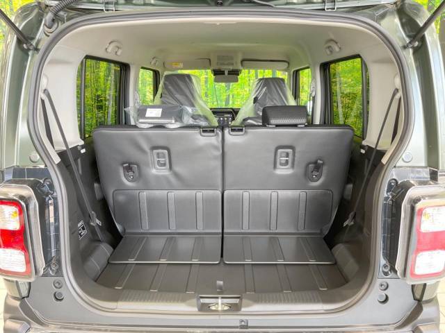 普段のお買い物や通勤、送迎等に十分な荷室スペースを確保しております。セカンドシートを倒すと、大きな荷物の積載も可能です♪