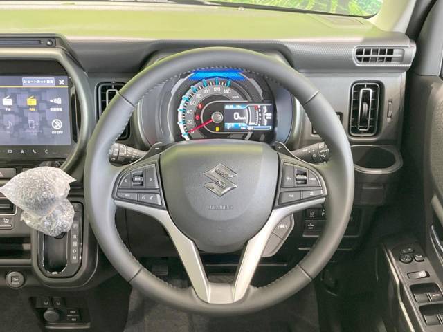 【純正革巻きステアリング】上質な革を使用することで、手にしっかり馴染みとても運転しやすいハンドルです♪