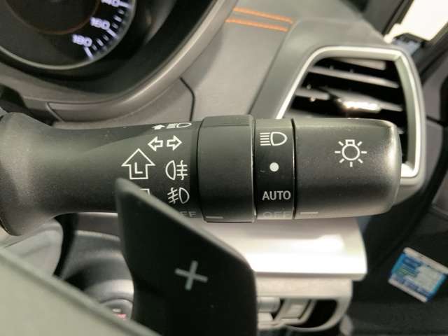 便利なオートライト付です。