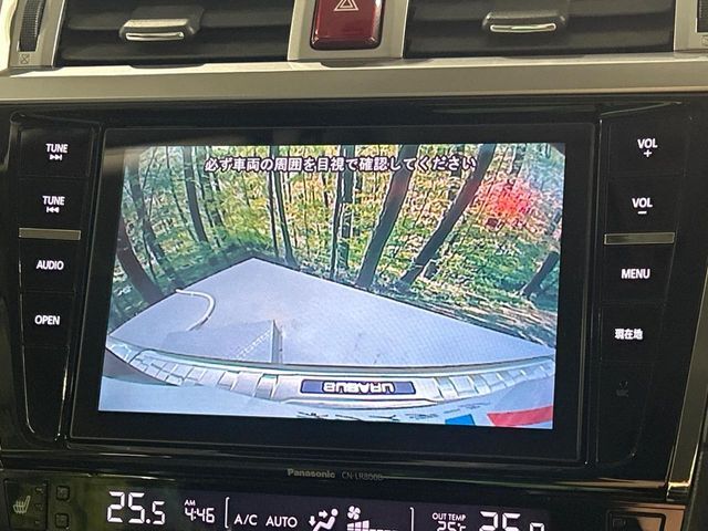 【バックカメラ】駐車時に後方がリアルタイム映像で確認できます。大型商業施設や立体駐車場での駐車時や、夜間のバック時に大活躍！運転スキルに関わらず、今や必須となった装備のひとつです！