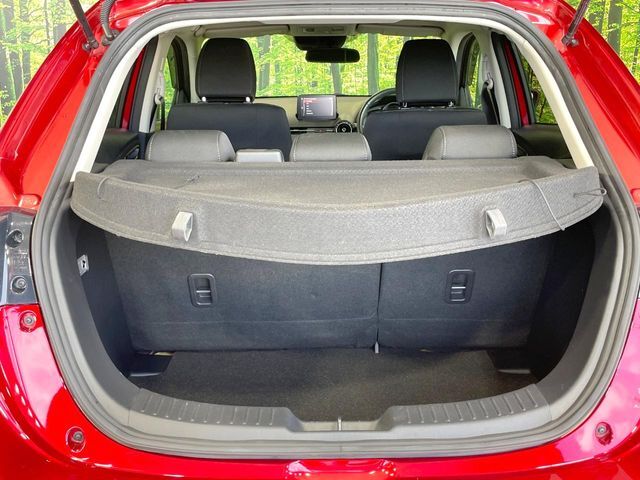 普段のお買い物や通勤、送迎等に十分な荷室スペースを確保しております。セカンドシートを倒すと、大きな荷物の積載も可能です♪