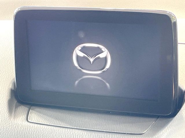 【純正ナビ】人気の純正ナビを装備しております。ナビの使いやすさはもちろん、オーディオ機能も充実！キャンプや旅行はもちろん、通勤や買い物など普段のドライブも楽しくなるはず♪