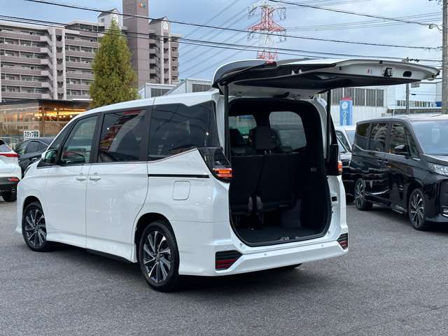 様々なオプションをご用意しております！車庫調・リフトアップ・タイヤ変更・アルミホイール変更など可能となっております！もちろん。アライメント調整も行えますので、合わせてご依頼くださいませ！ご相談ください