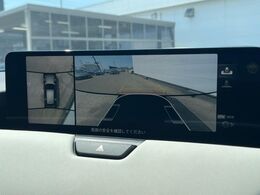 【360°ビューモニター】専用のカメラにより、上から見下ろしたような視点で360度クルマの周囲を確認することができます☆死角部分も確認しやすく、狭い場所での切り返しや駐車もスムーズに行えます。