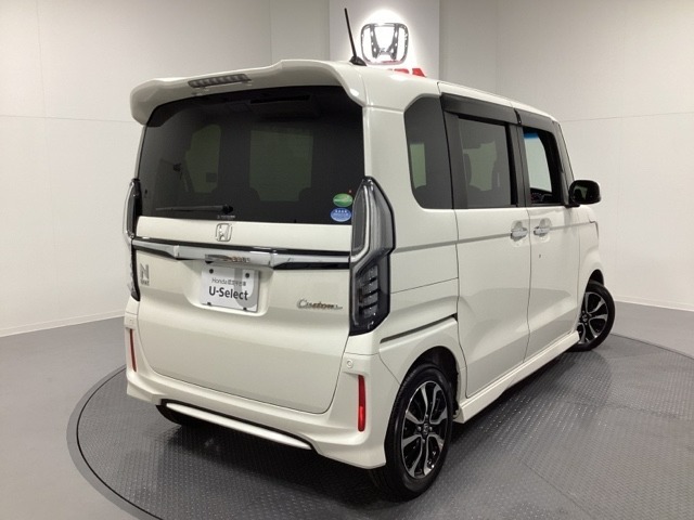 Honda認定中古車 U-Selectは3つの安心をお約束します。　1　Hondaのプロが整備した安心。 2　第三者機関がチェックした安心。　3　購入後もHondaが保証する安心。