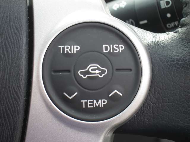ハンドル右側のボタンでメータ表示の変更・空調の温度変更ができます。