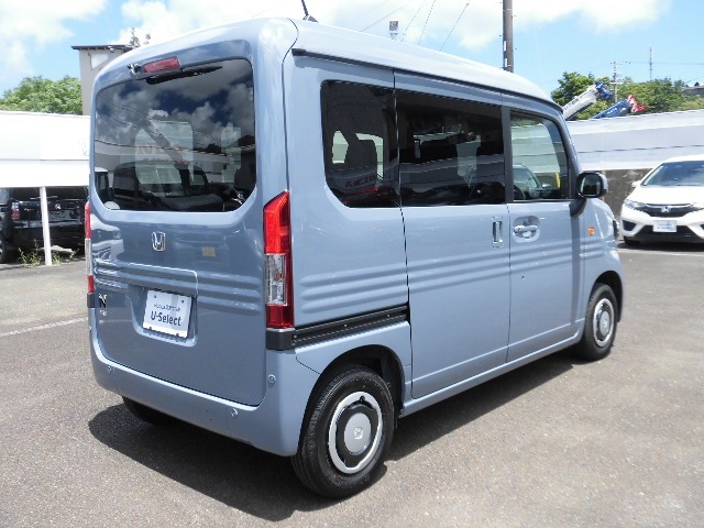 中古車にもボディーコーティング施工できます。一度ボディを磨いてから施工しますので、光沢のある綺麗な状態でお乗りいただけます。お気軽にご相談下さい。
