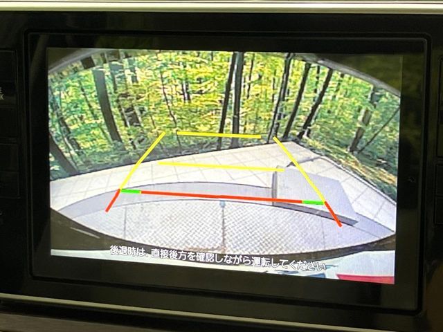 【バックカメラ】駐車時に後方がリアルタイム映像で確認できます。大型商業施設や立体駐車場での駐車時や、夜間のバック時に大活躍！運転スキルに関わらず、今や必須となった装備のひとつです！