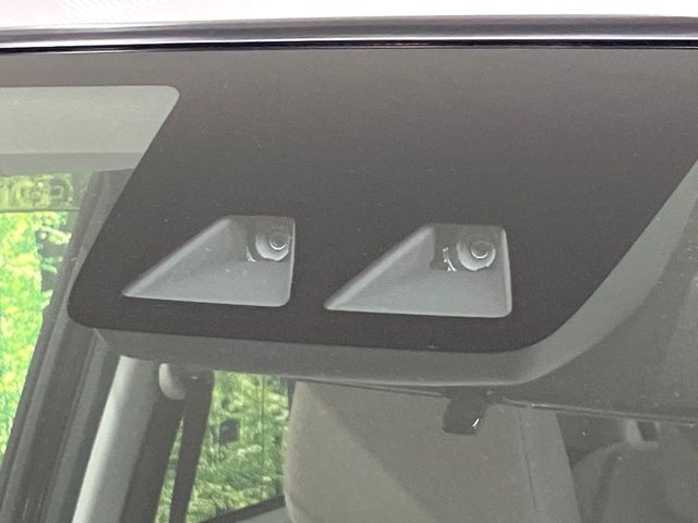 【スマートアシスト】走行中に前方の車両等を認識し、衝突しそうな時は警報とブレーキで衝突回避と被害軽減をアシスト。より安全にドライブをお楽しみいただけます。