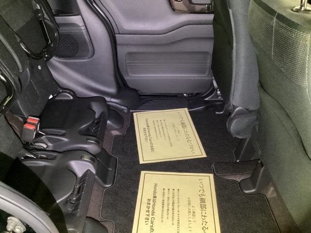 はね上げて、高さのある荷物も積めます。