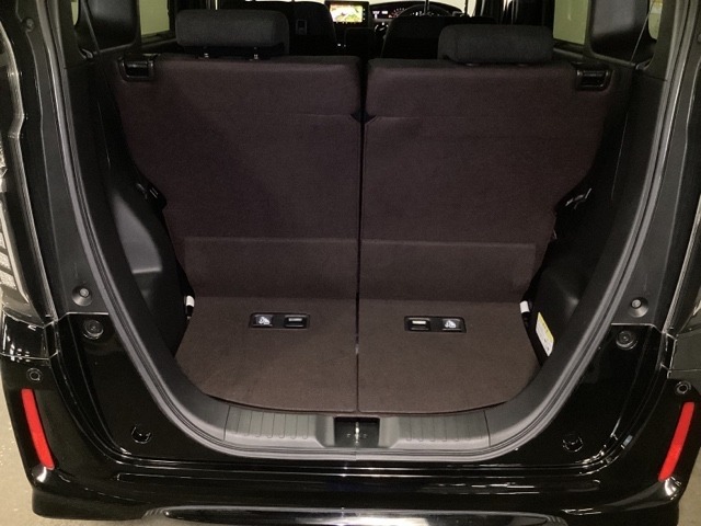 トランクの広さはどうです。　たくさんの荷物が積めますよ♪
