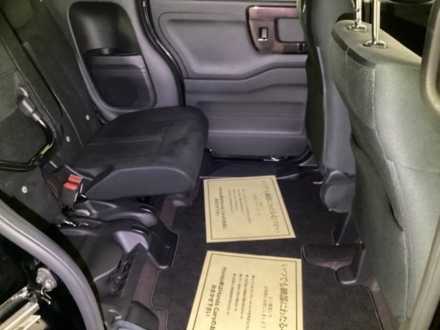 はね上げて、高さのある荷物も積めます。