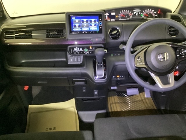 機能的なコックピット。快適な運転を楽しめますよ♪