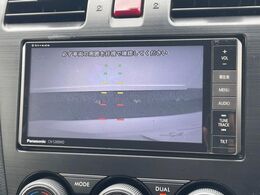 【バックカメラ】駐車時に後方がリアルタイム映像で確認できます。大型商業施設や立体駐車場での駐車時や、夜間のバック時に大活躍！運転スキルに関わらず、今や必須となった装備のひとつです！
