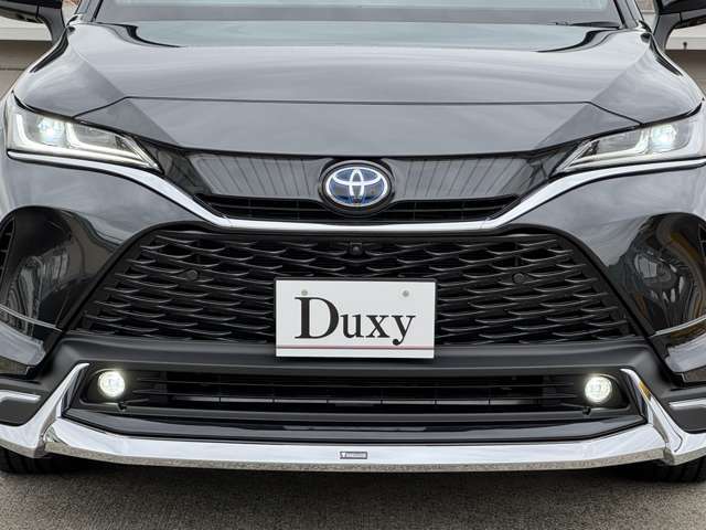 【PHEV専用グリル】ハリアーPHEV専用グリルです！Zグレード標準装備のグリルよりもかっこいいですね！フロントグリルがかっこいいとお車も一段とかっこよさが増しますね！純正部品のカスタムも可能です！Duxy清須店