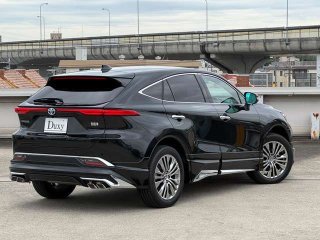 当店自慢のガラスコーティングもご用意しております！弊社のテストに合格した施工業車様によって施行されますので、質の高い仕上がりになっております！トップ・フロントガラス・ホイールのコーティングも可能です！